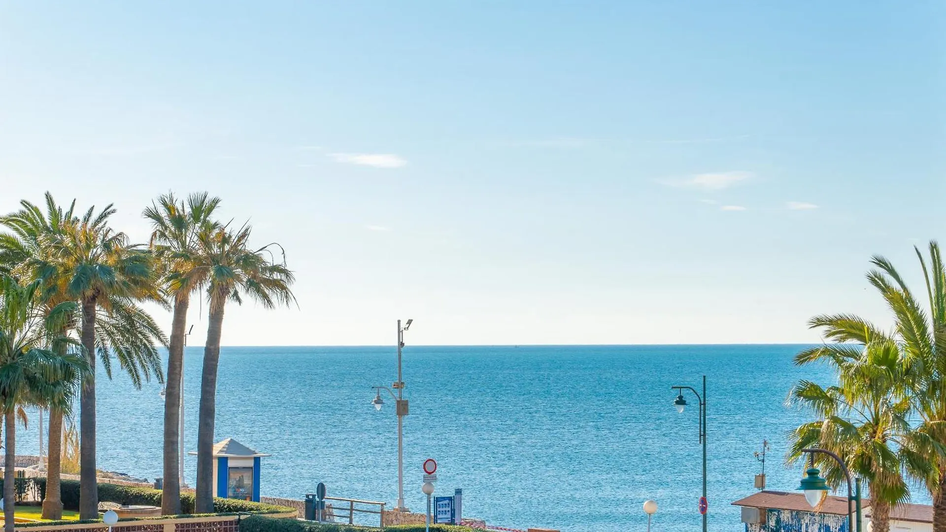 Casa Playa Guadalmar, Beautiful Apartment In Front Of The Sea, Wifi, Ac, Smart Tv, Private Parking Málaga