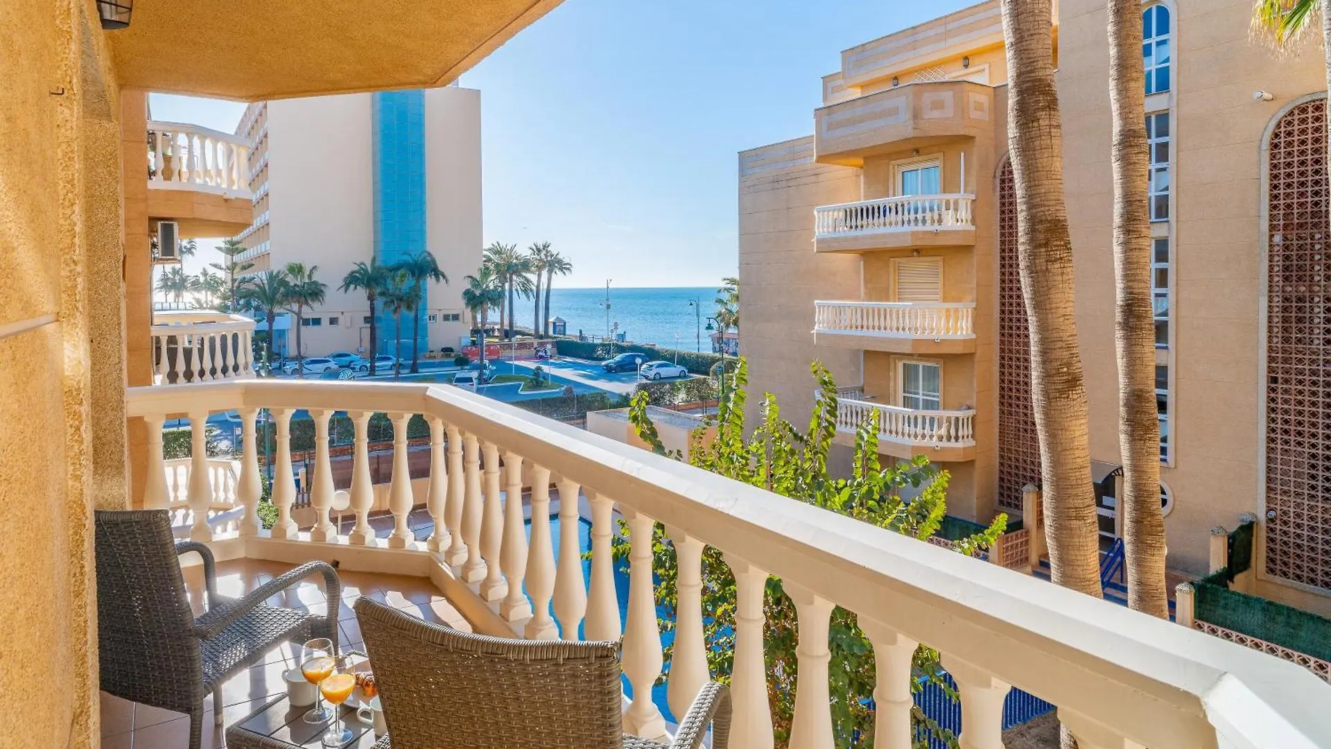Casa Playa Guadalmar, Beautiful Apartment In Front Of The Sea, Wifi, Ac, Smart Tv, Private Parking Málaga