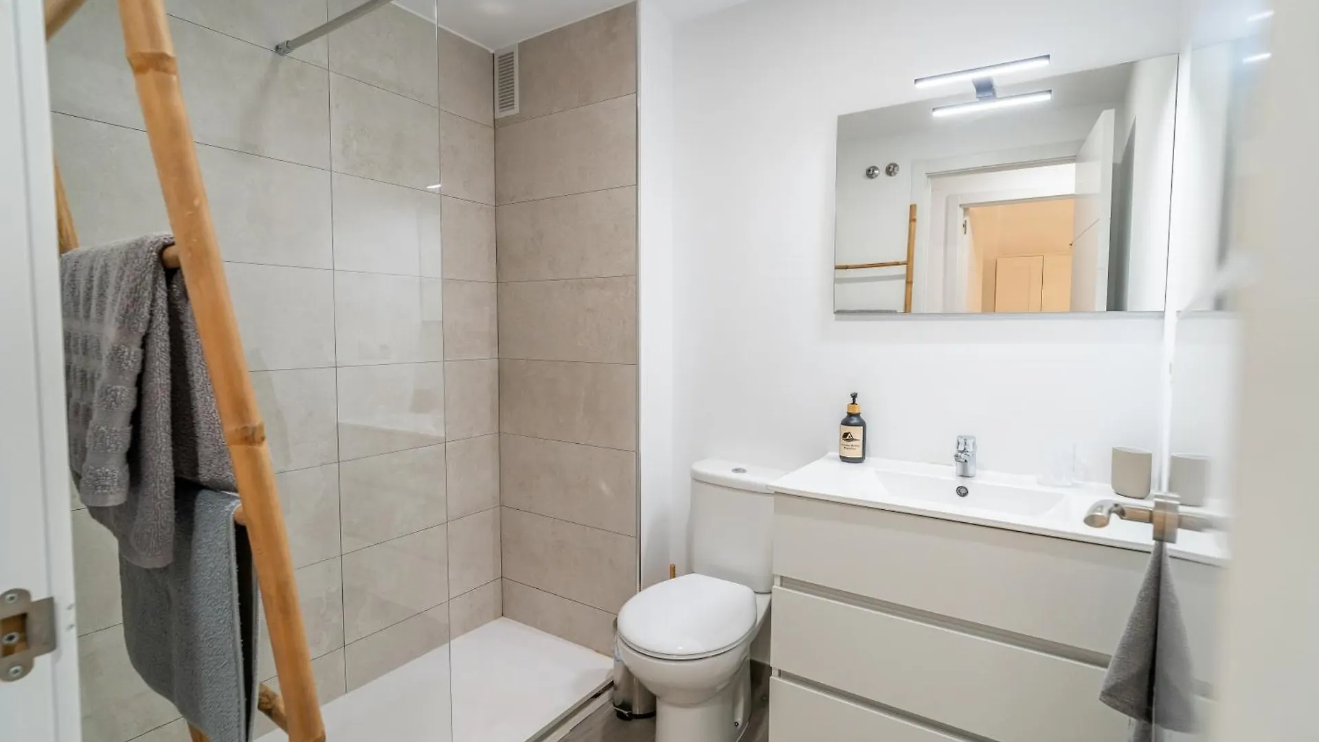 Casa Playa Guadalmar, Beautiful Apartment In Front Of The Sea, Wifi, Ac, Smart Tv, Private Parking Málaga 0*,