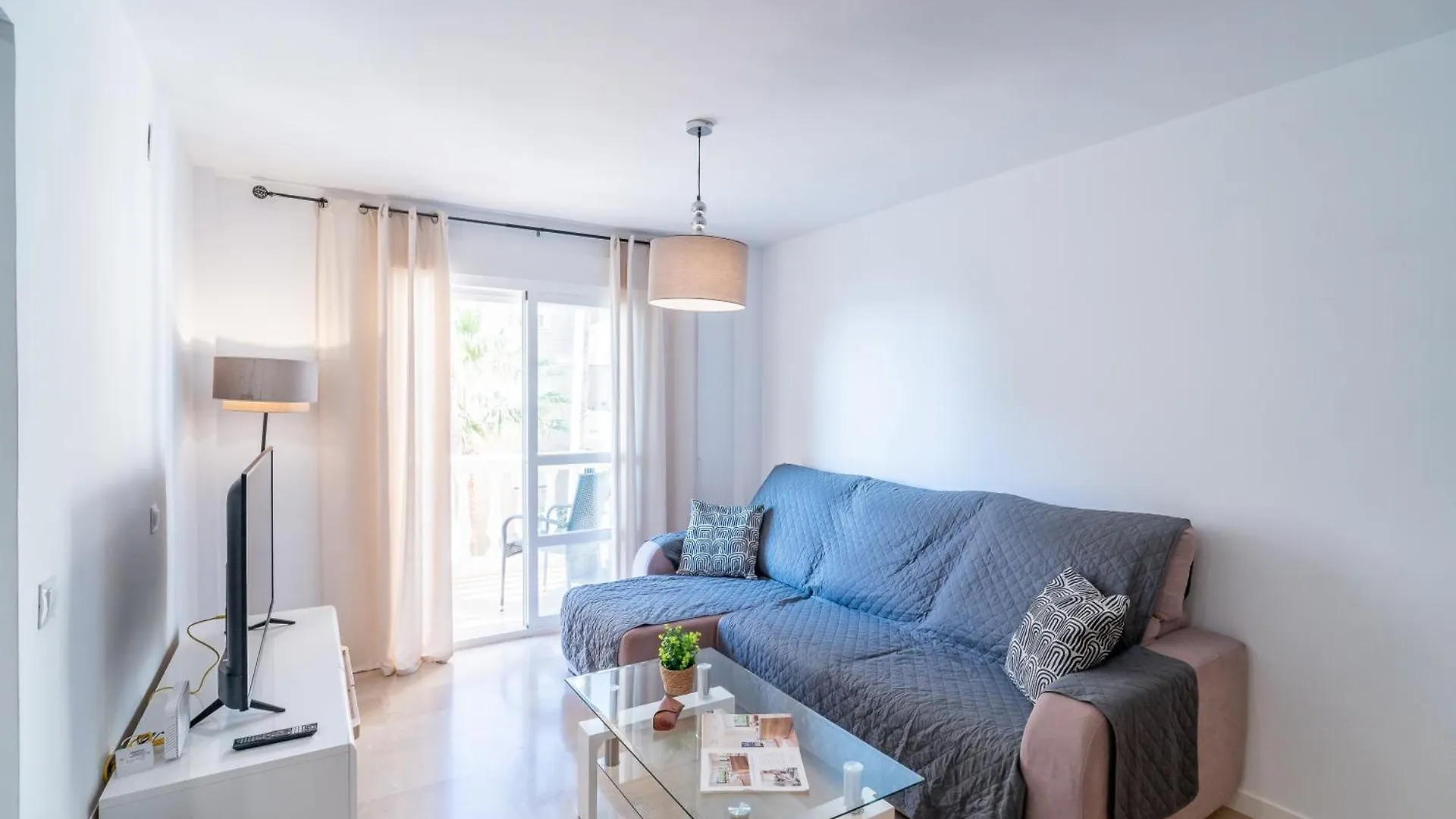Casa Playa Guadalmar, Beautiful Apartment In Front Of The Sea, Wifi, Ac, Smart Tv, Private Parking Málaga
