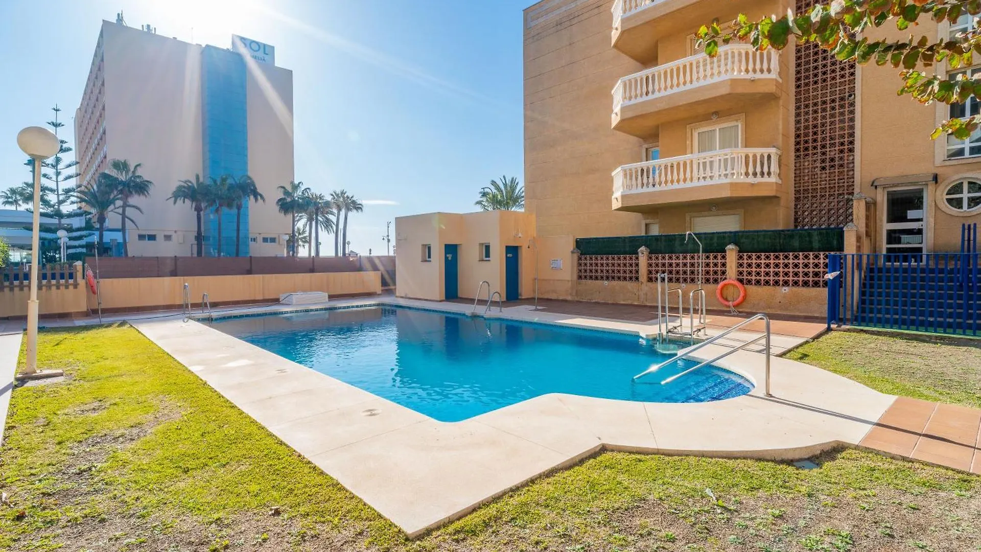 Casa Playa Guadalmar, Beautiful Apartment In Front Of The Sea, Wifi, Ac, Smart Tv, Private Parking Málaga