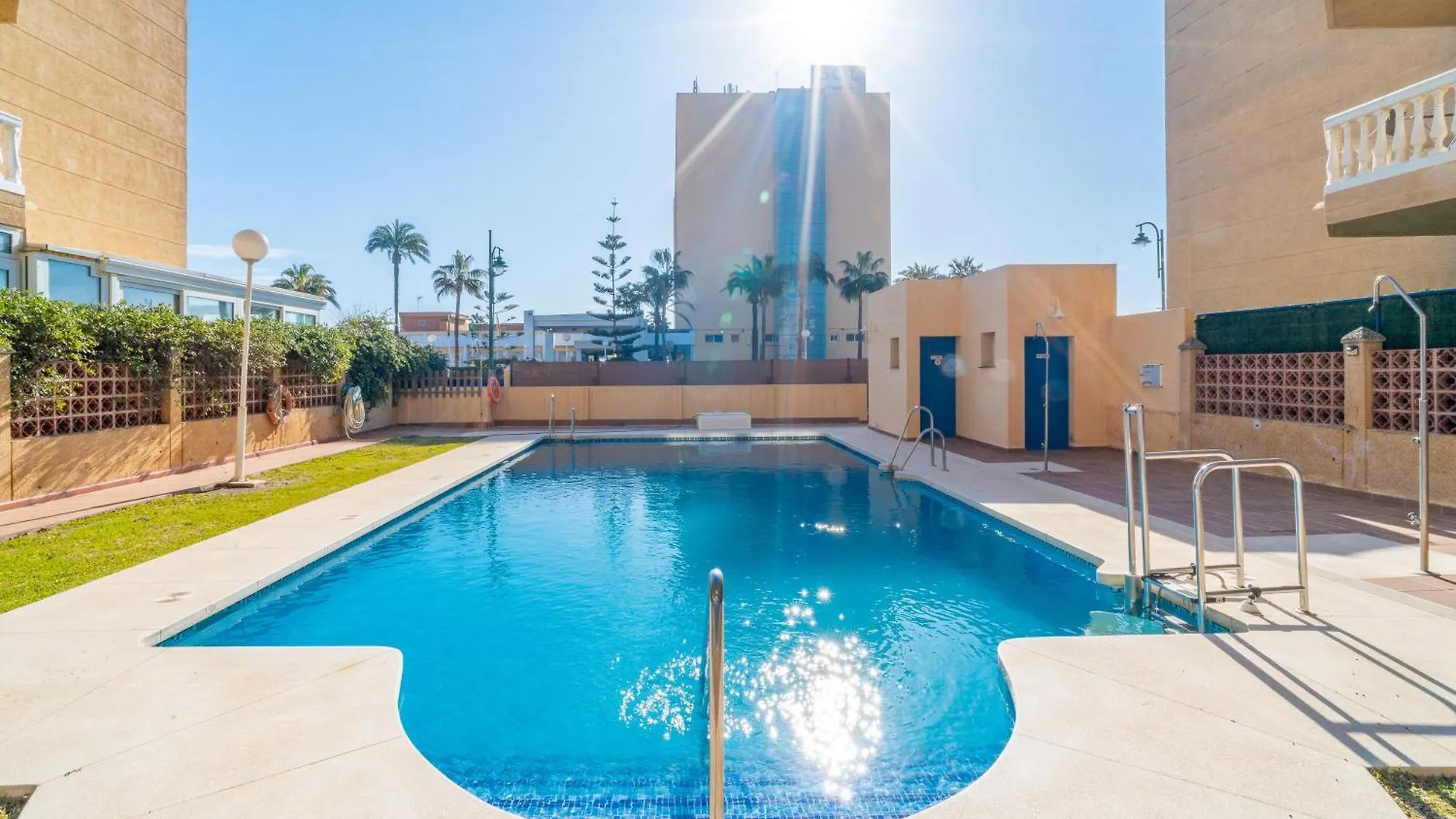 Casa Playa Guadalmar, Beautiful Apartment In Front Of The Sea, Wifi, Ac, Smart Tv, Private Parking Malaga