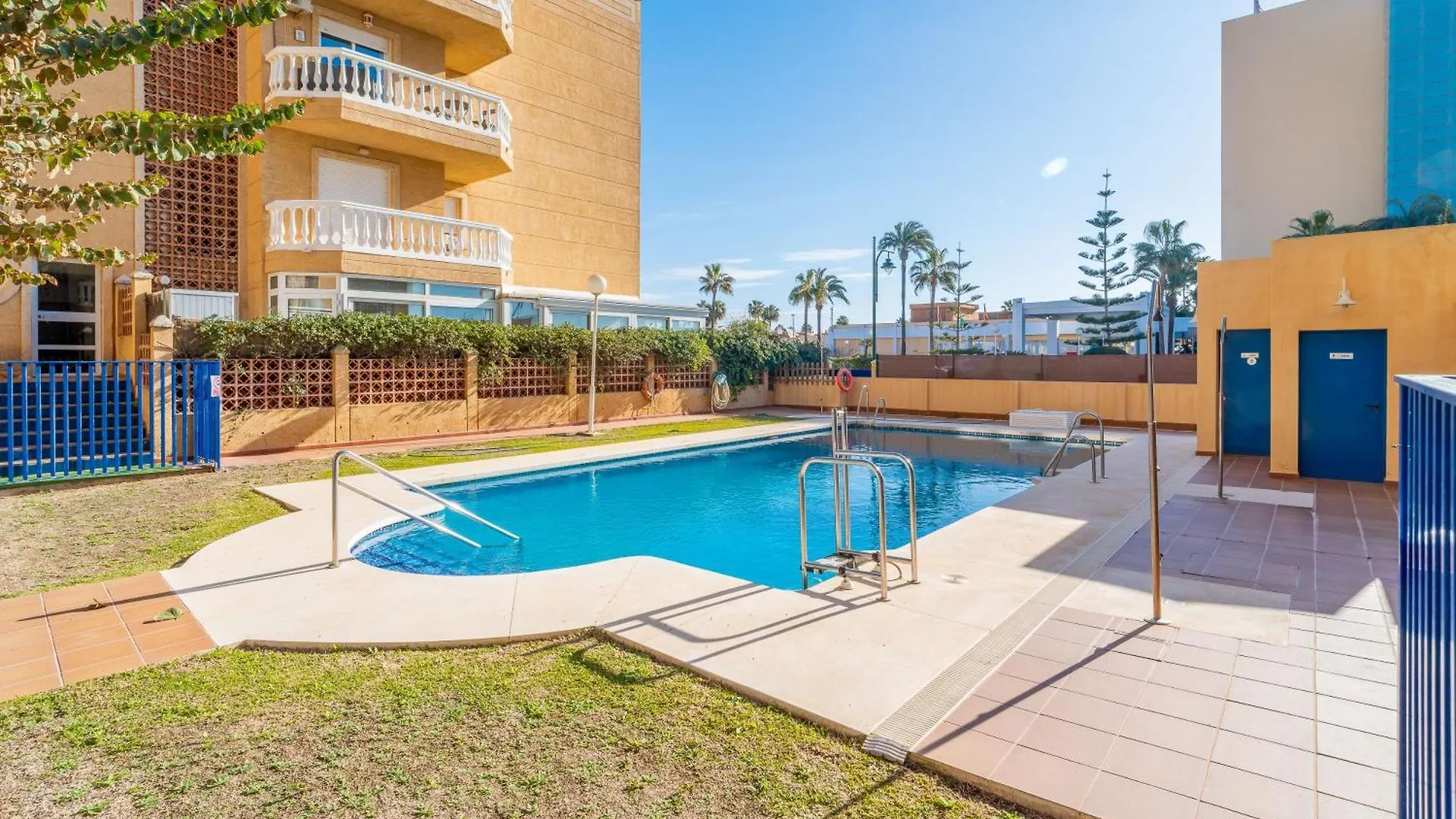 Casa Playa Guadalmar, Beautiful Apartment In Front Of The Sea, Wifi, Ac, Smart Tv, Private Parking Malaga